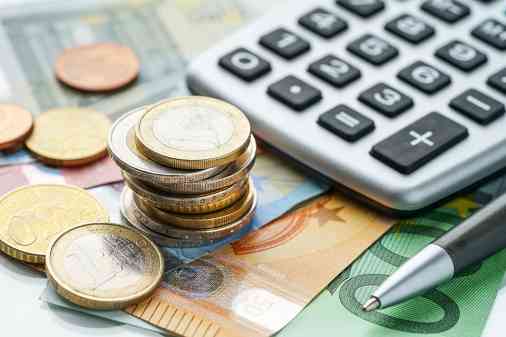 Münzen und Taschenrechner