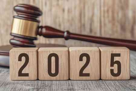 Richterhammer und Aufschrift 2025